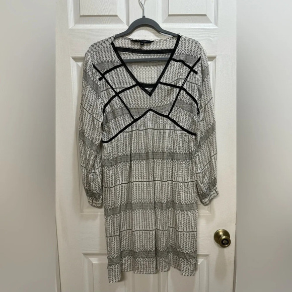 Walter Baker Dresses & Skirts - Walter Baker Long Sleeve Babydoll Dress White Black Print Size 10